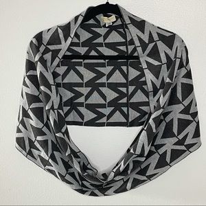 🛍 Michael Kors Infinity Scarf